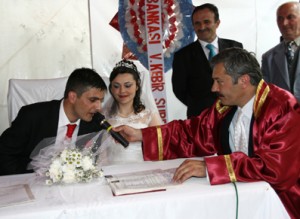 Pazar Günü Evlenmek Yasak!